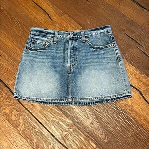 Levi’s Classic Blue Denim Skirt